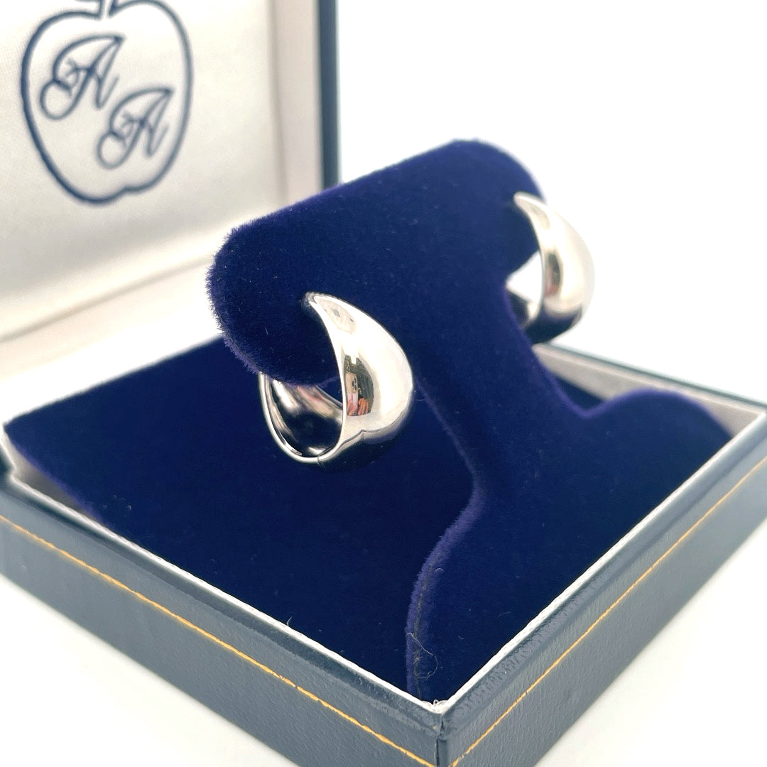 E4132 Silver teardrop shape hinged hoops