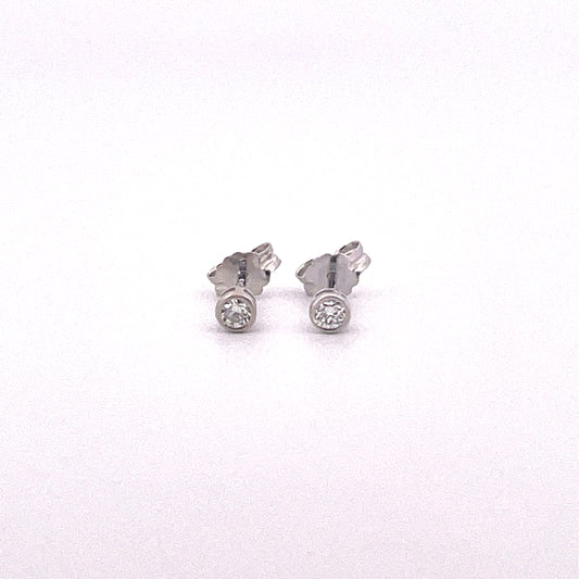 E4232 Silver lab grown Rubover studs