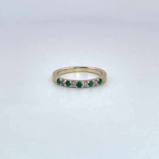 R0841 9ct Emerald and Diamond 9 stone