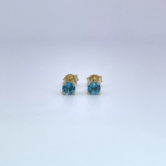 E3877 9ct round blue topaz studs