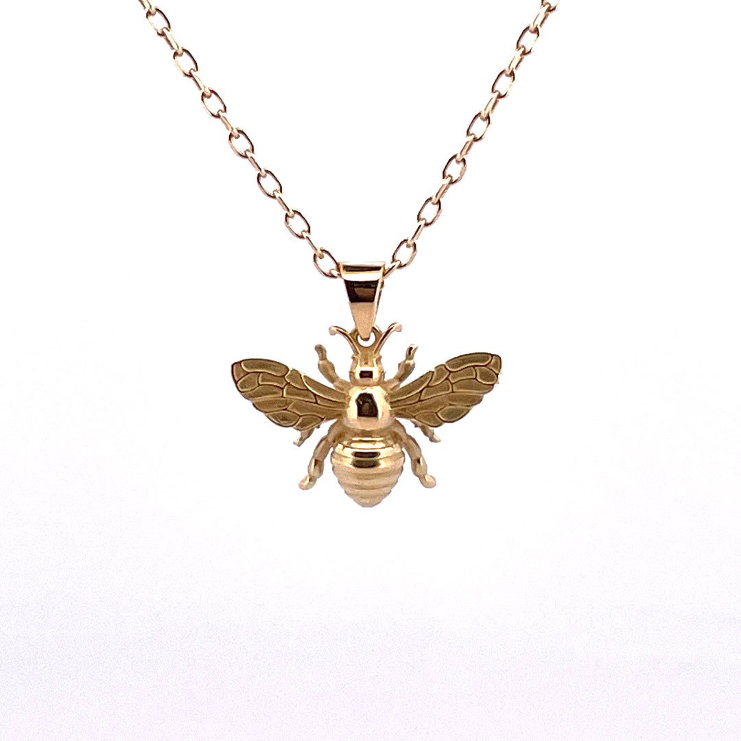 P2683 18ct gold bee pendant