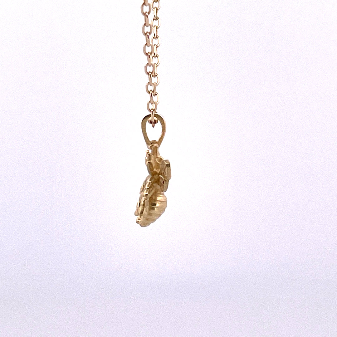 P2683 18ct gold bee pendant