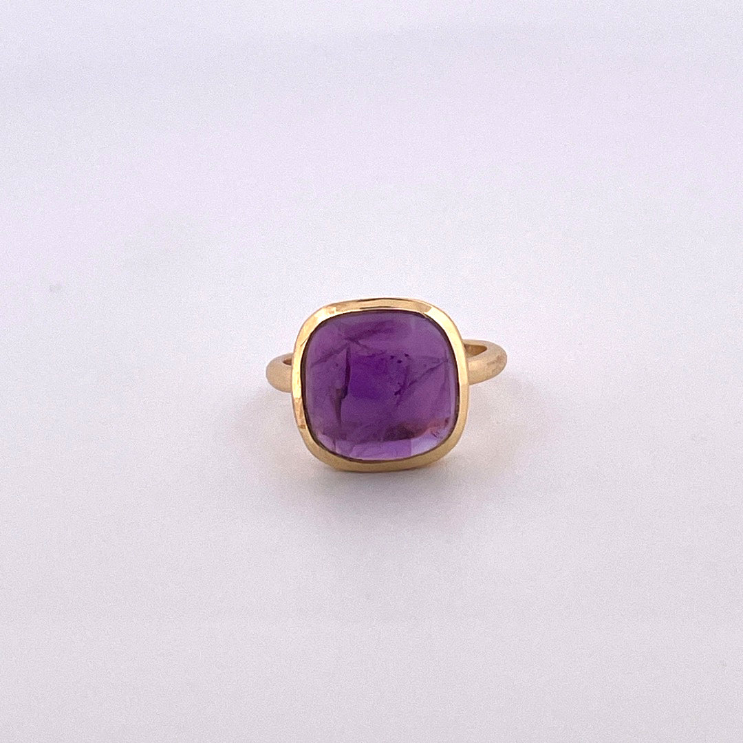 R0802 Gilt Multi Cushion shaped single stone NER2285