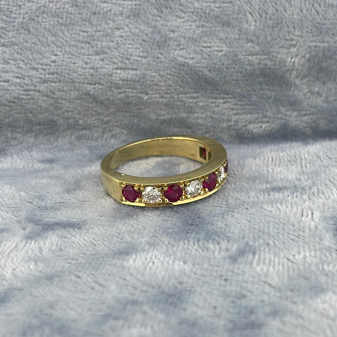 R0674 18ct Ruby and Diamond Pave 9 st ruby 0.71ct diam 0.36ct