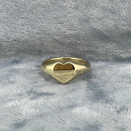 R0460 9ct  Heart shaped signet ring