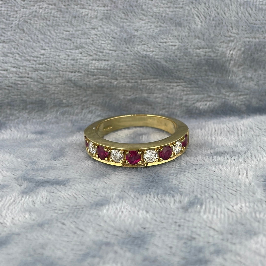 R0674 18ct Ruby and Diamond Pave 9 st ruby 0.71ct diam 0.36ct