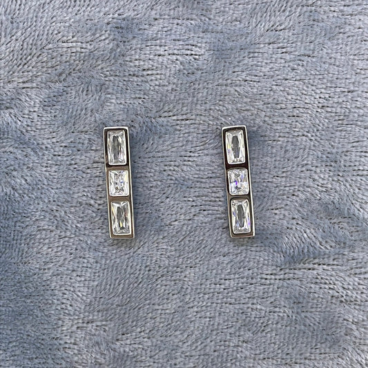 E3525 Sil Studs C.Z Ingot shaped 5446