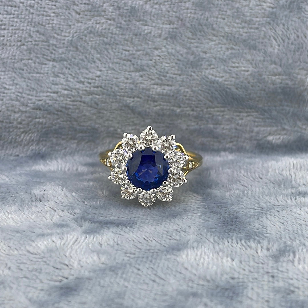 R0613 18ct Sapphire 1.90ct Daisy claw set round cluster dia 1.10ct