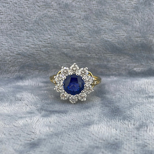 R0613 18ct Sapphire 1.90ct Daisy claw set round cluster dia 1.10ct