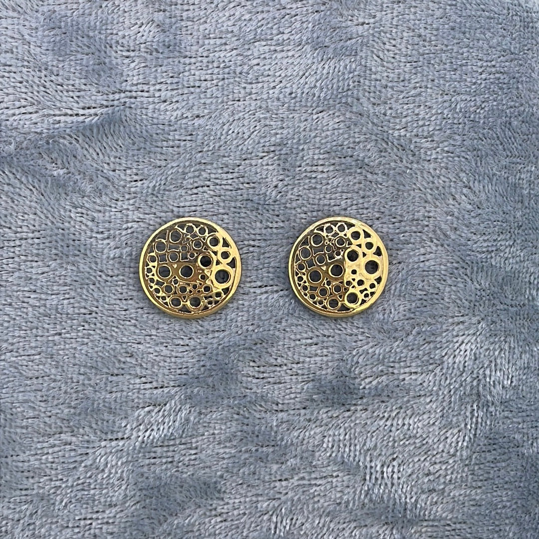E3038 9ct Studs  Round with cut out circles AP8086