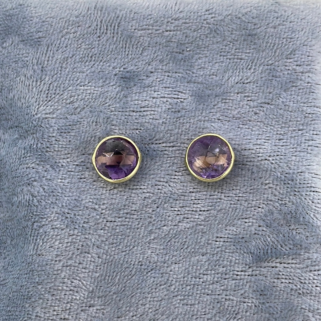 E3490 Gilt Studs Ameth Round rub over faceted ER3120