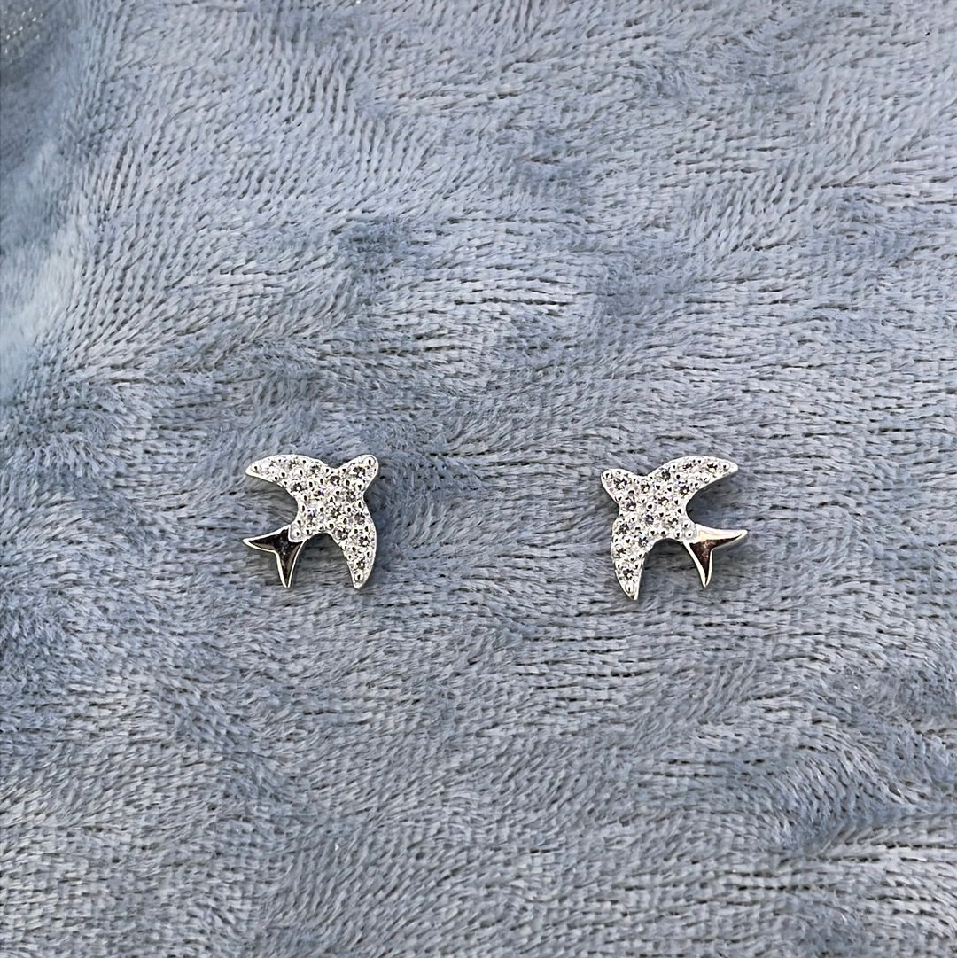 E3719 Sil Studs C.Z Dove in flight 5759