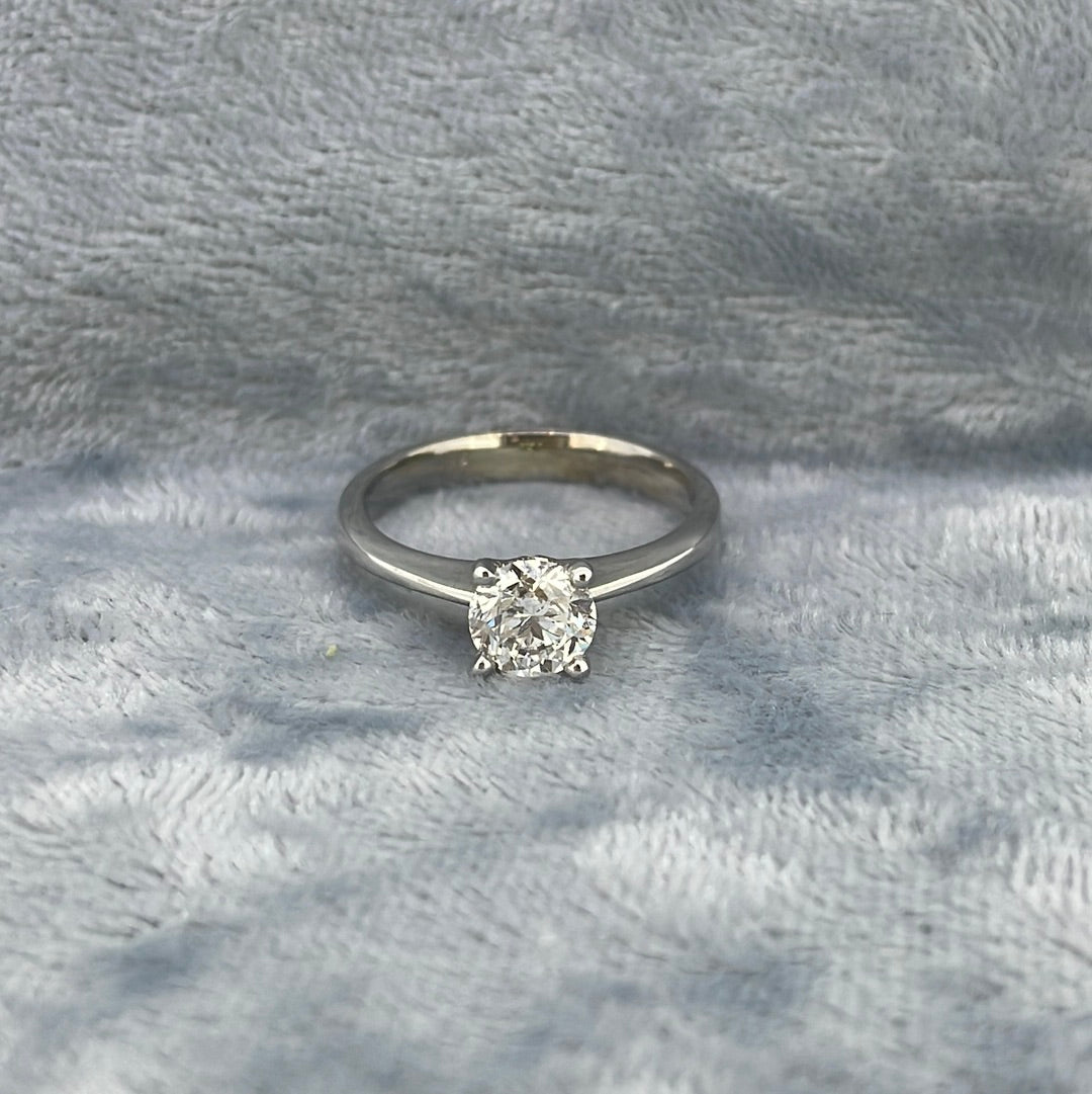 R0732 18ct Diamond 0.90ct single stone 4 claw