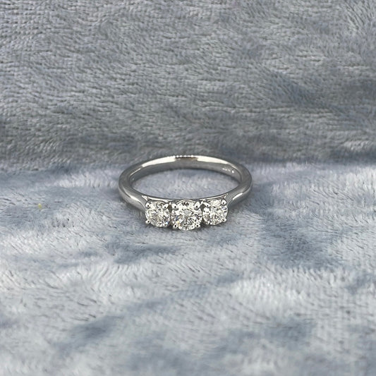 R0755 Plat Diamond Three stone claw set 0.75ct combined AX037