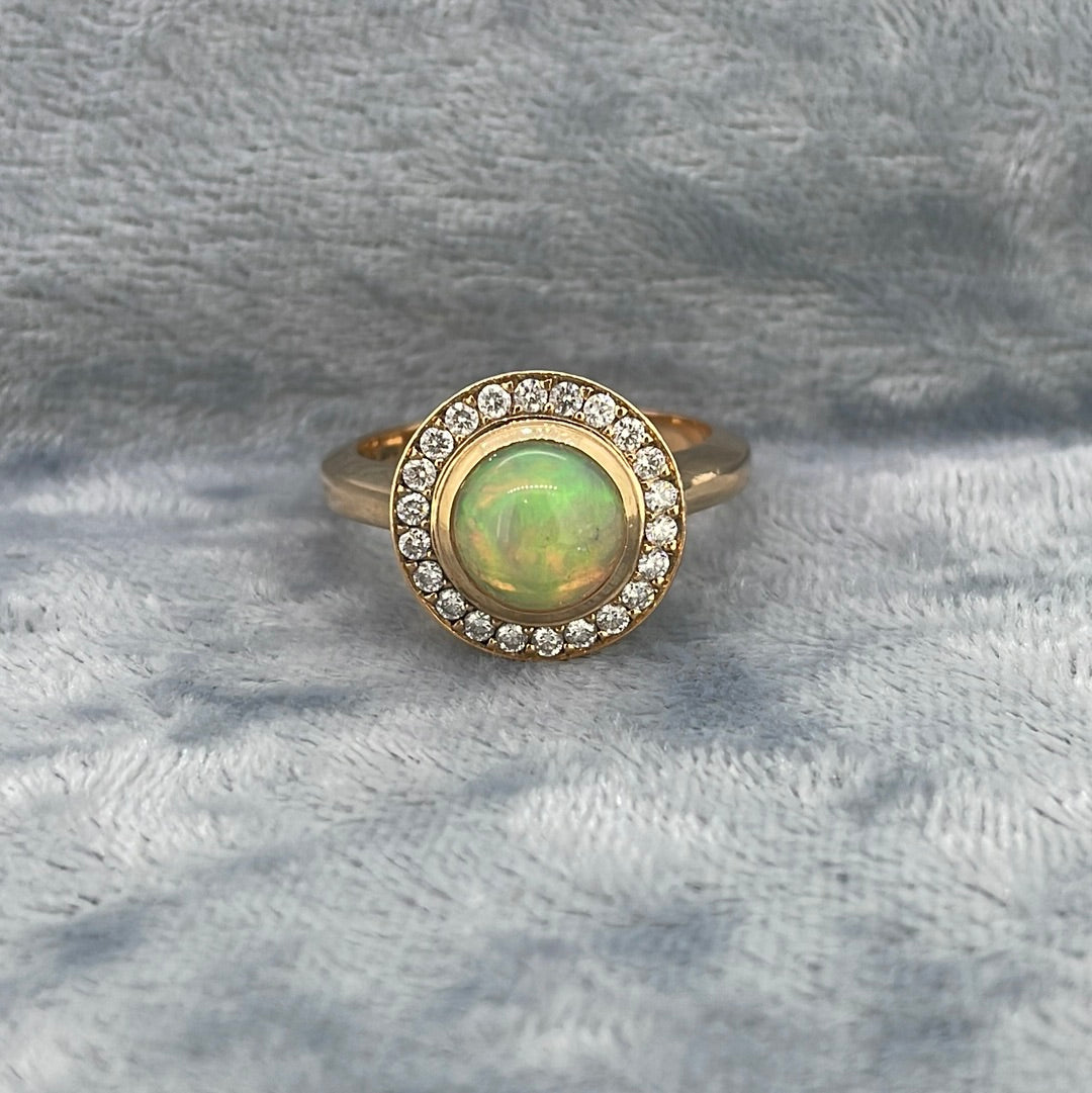 R0494 18ct Opal 1.53ct Round cluster surrounded by Diamonds 0.32ct