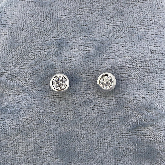 E3651 Sil Studs C.Z 5mm rub over 4783
